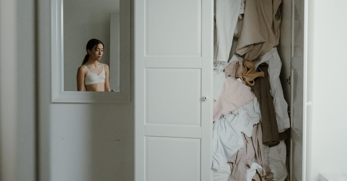 How to choose the right size mirrored wardrobe for your needs